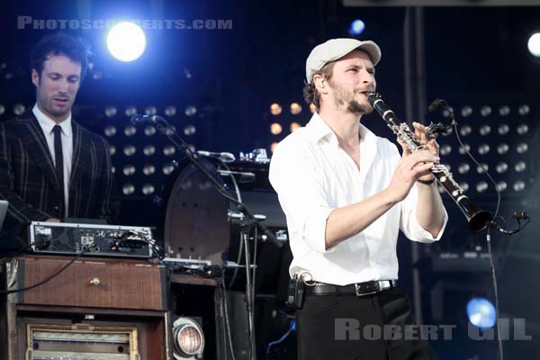 CARAVAN PALACE - 2010-09-11 - LA COURNEUVE - Parc Departemental - Grande Scene - 